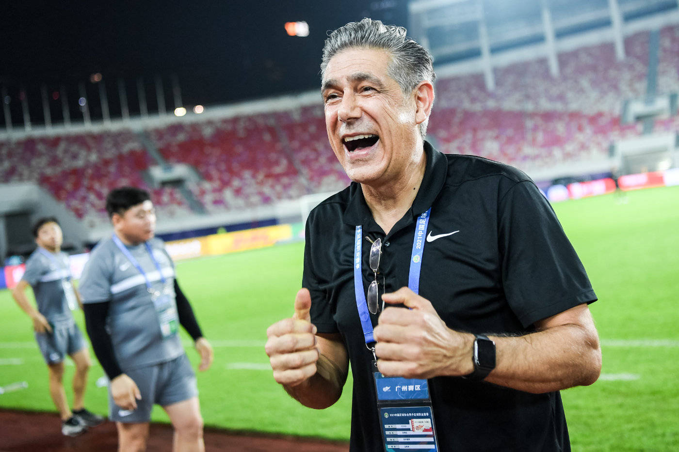 包含斯瓦泰克赛点兑现，国际米兰淘汰费内巴切晋级四强，主帅激动落泪的词条